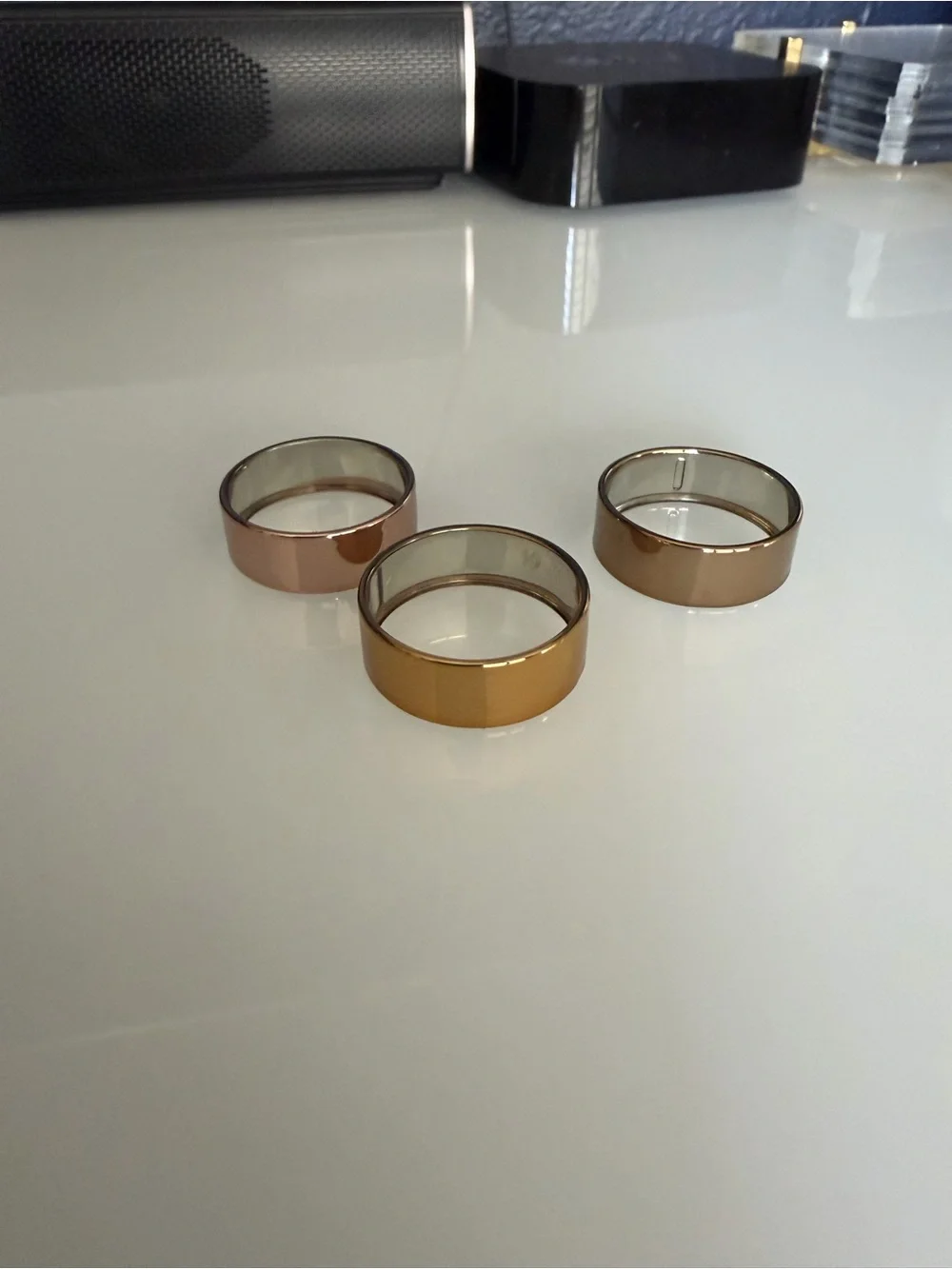 Oura Ring 4 in Brushed Silver: includes original packaging and 3 gold covers!